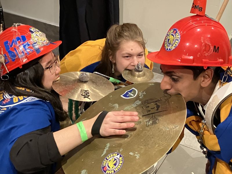 File:Very normal photo.jpg