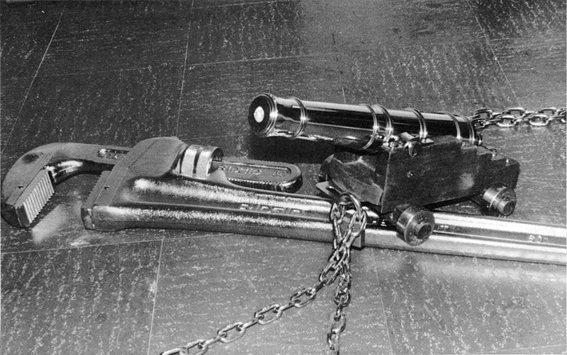 File:Tool and cannon.jpg