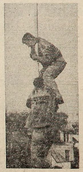 File:1958 goalposts 2.jpg